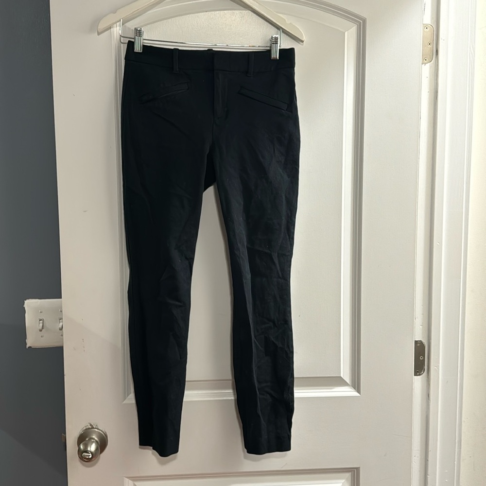 Gap black size 2 curvy signature skinny ankle pants